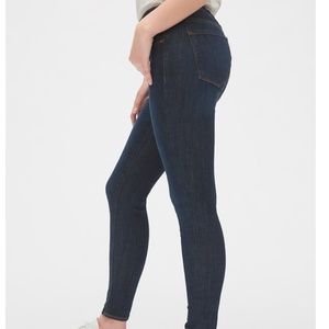 NWOT - GAP Mid Rise True Skinny Jeans in Sculpt